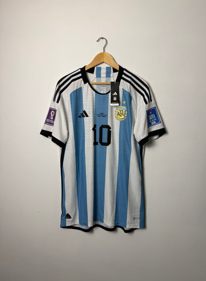 Lionel Messi Argentina 2022 World Cup final home football shirt (L)
