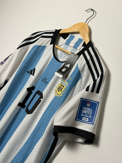 Lionel Messi Argentina 2022 World Cup final home football shirt (L)