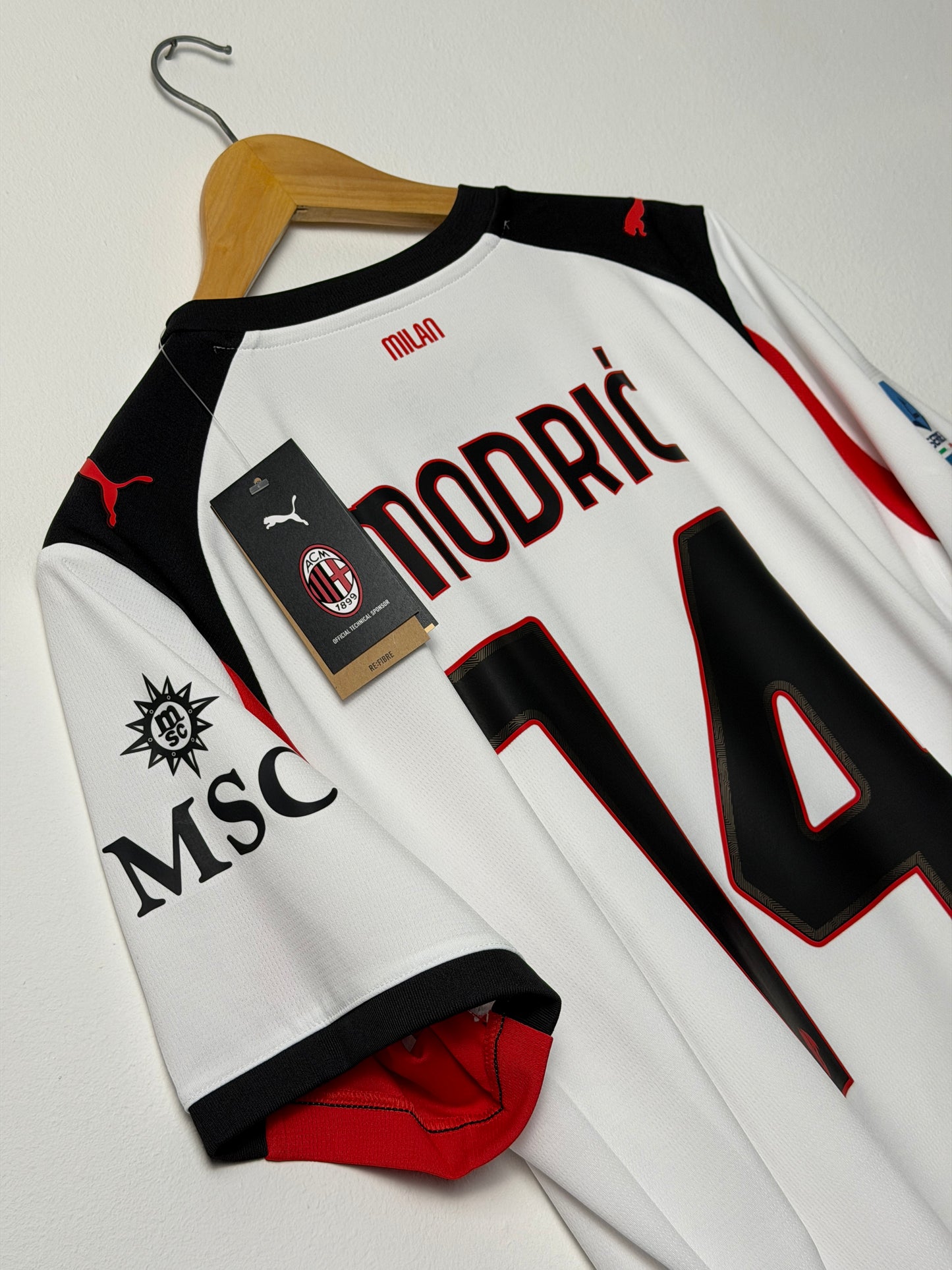Luka Modric AC Milan 2025-26 away football shirt (L)