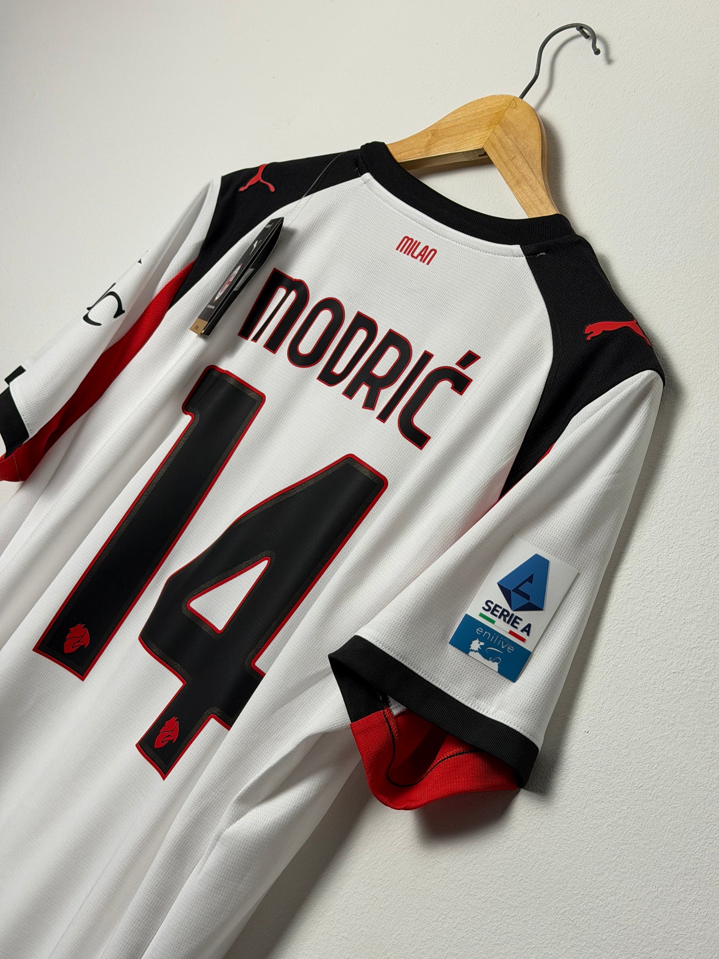 Luka Modric AC Milan 2025-26 away football shirt (L)