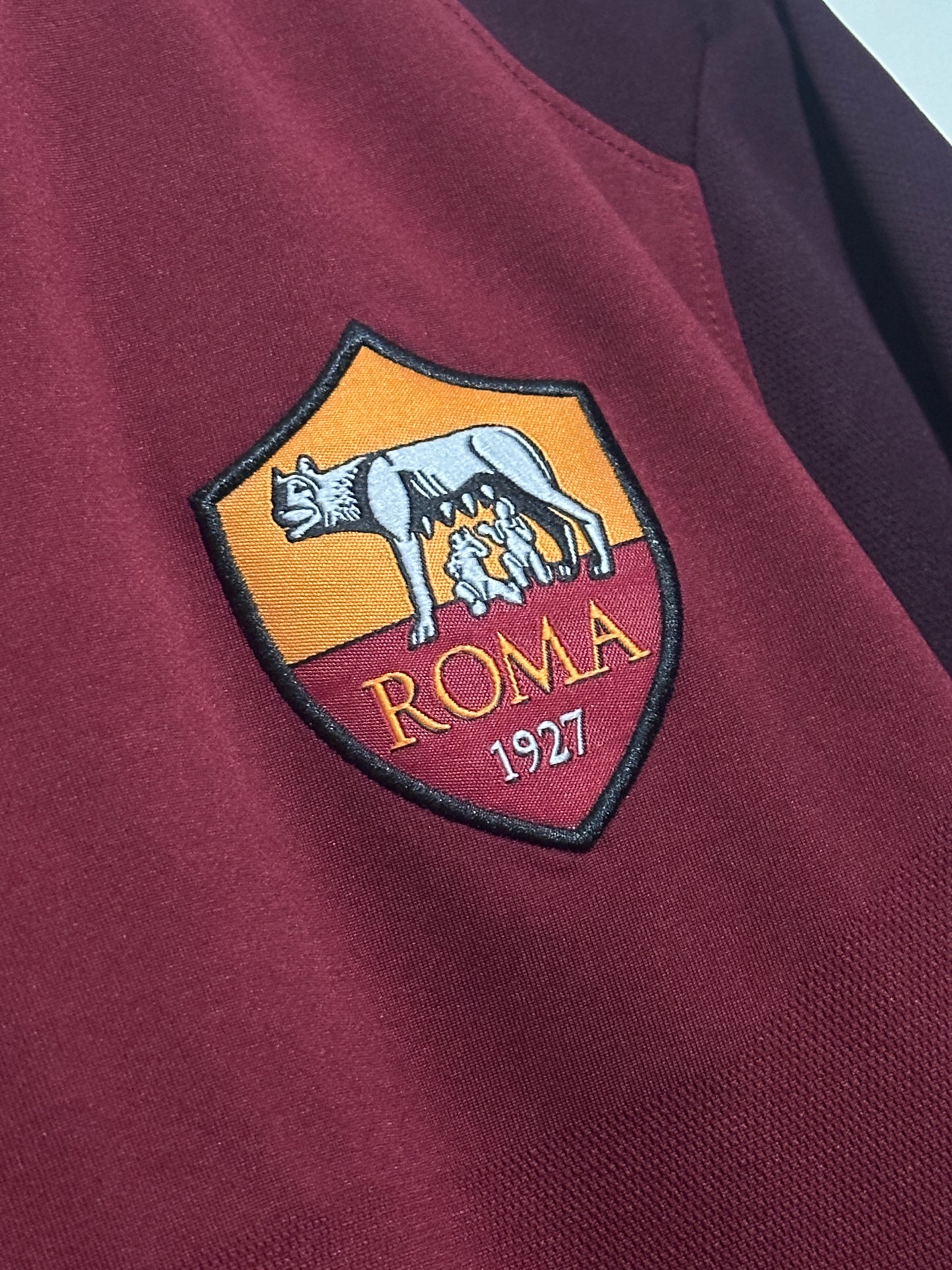 Radja Nainggolan AS Roma 2015-16 home football shirt (L)