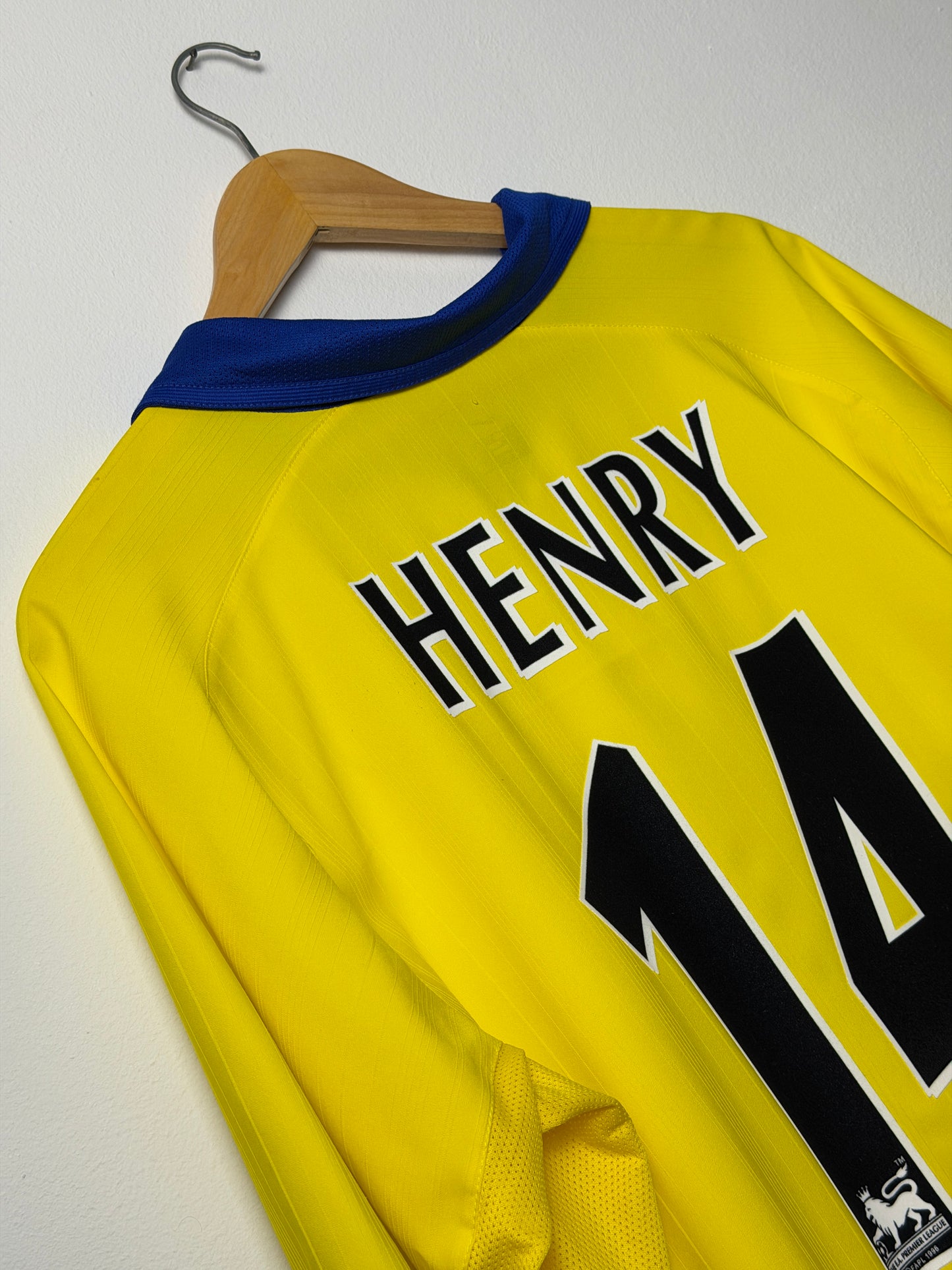 Thierry Henry Arsenal FC 2003-04 away football shirt (L)