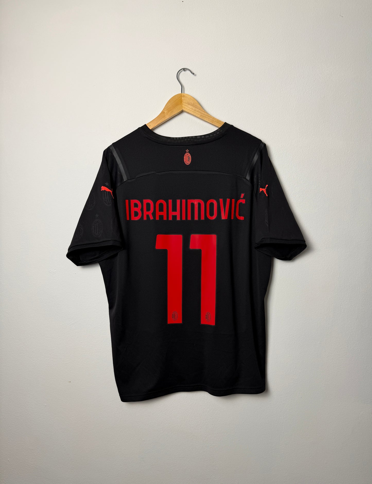 Zlatan Ibrahimovic AC Milan 2020-21 third football shirt (XL)
