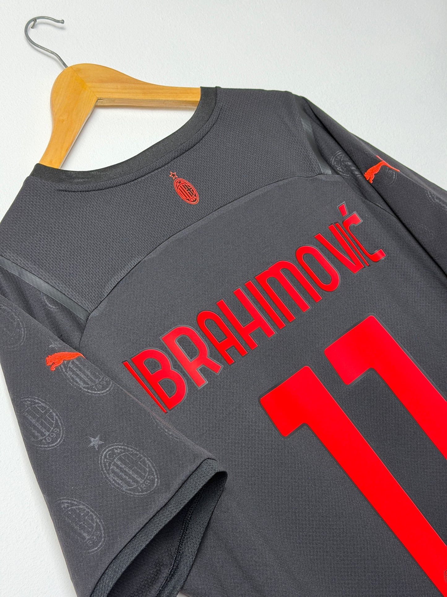 Zlatan Ibrahimovic AC Milan 2020-21 third football shirt (XL)