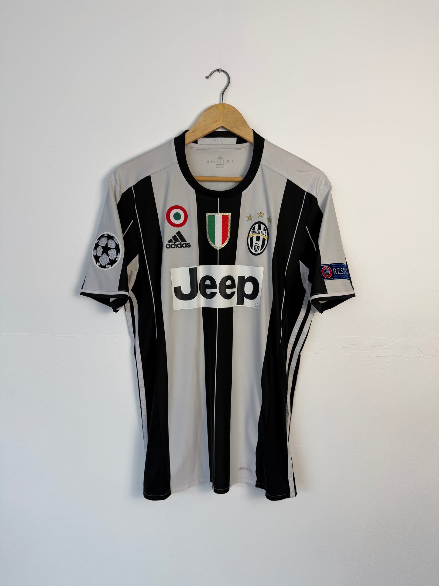 Paulo Dybala Juventus FC 2016-17 home football shirt (M)