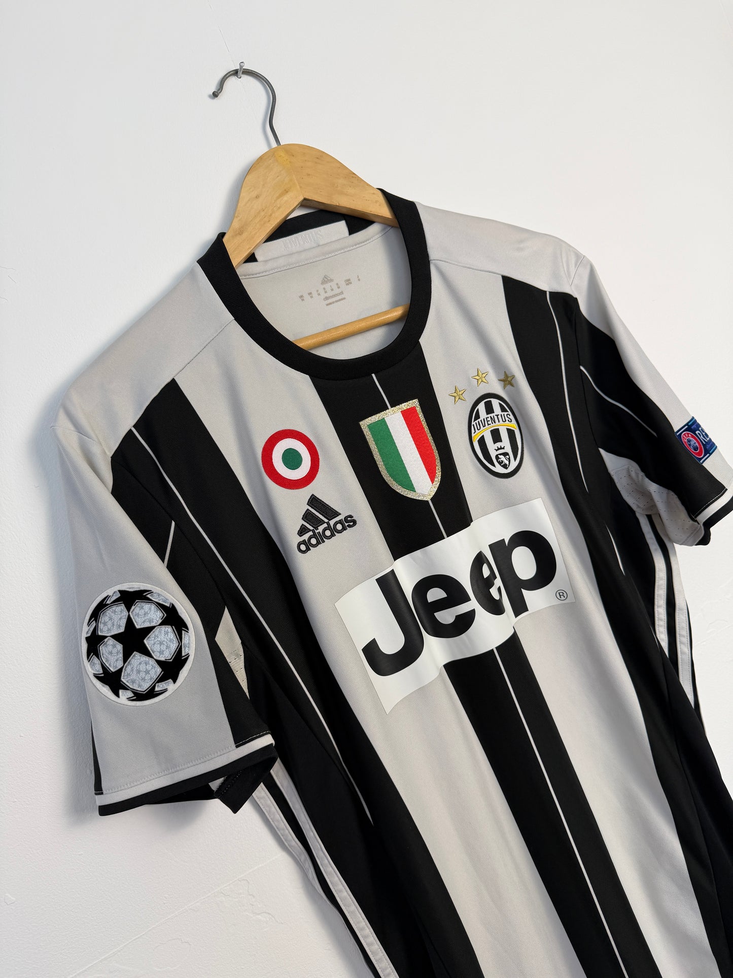 Paulo Dybala Juventus FC 2016-17 home football shirt (M)