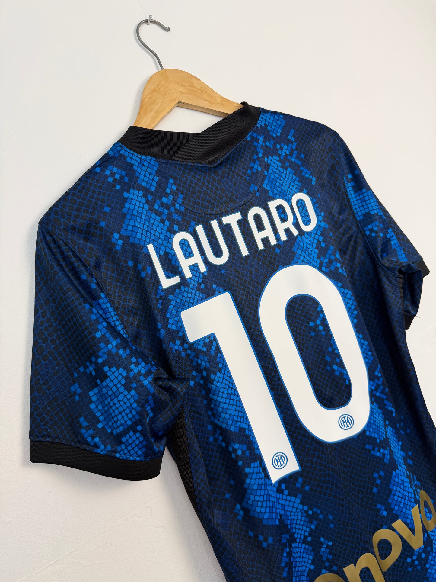 Lautaro Martinez Inter Milan 2021-22 home football shirt (M)
