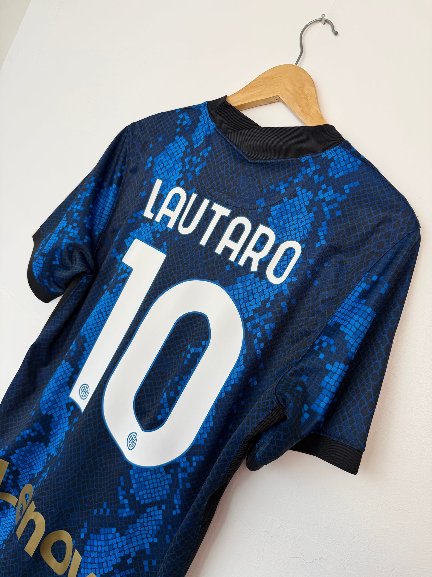 Lautaro Martinez Inter Milan 2021-22 home football shirt (M)