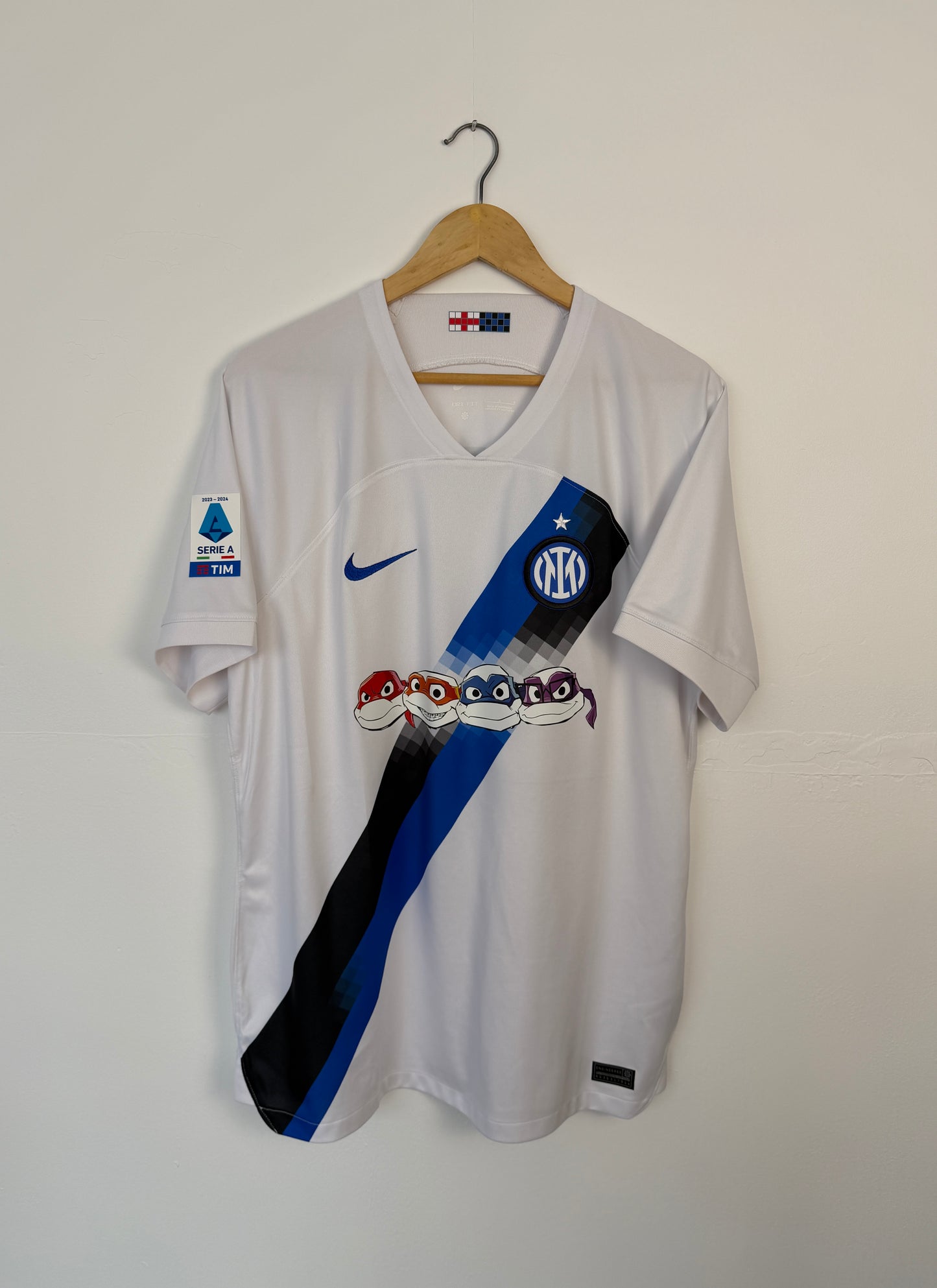 Nicolo Barella Inter Milan 2023-24 away football shirt (L)