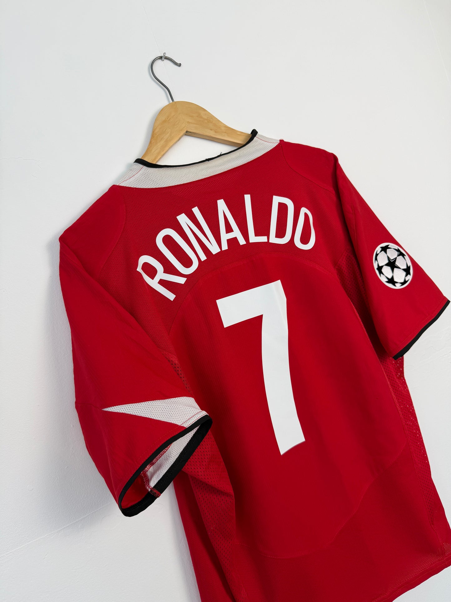 Cristiano Ronaldo Manchester United 2004-06 home football shirt (L)