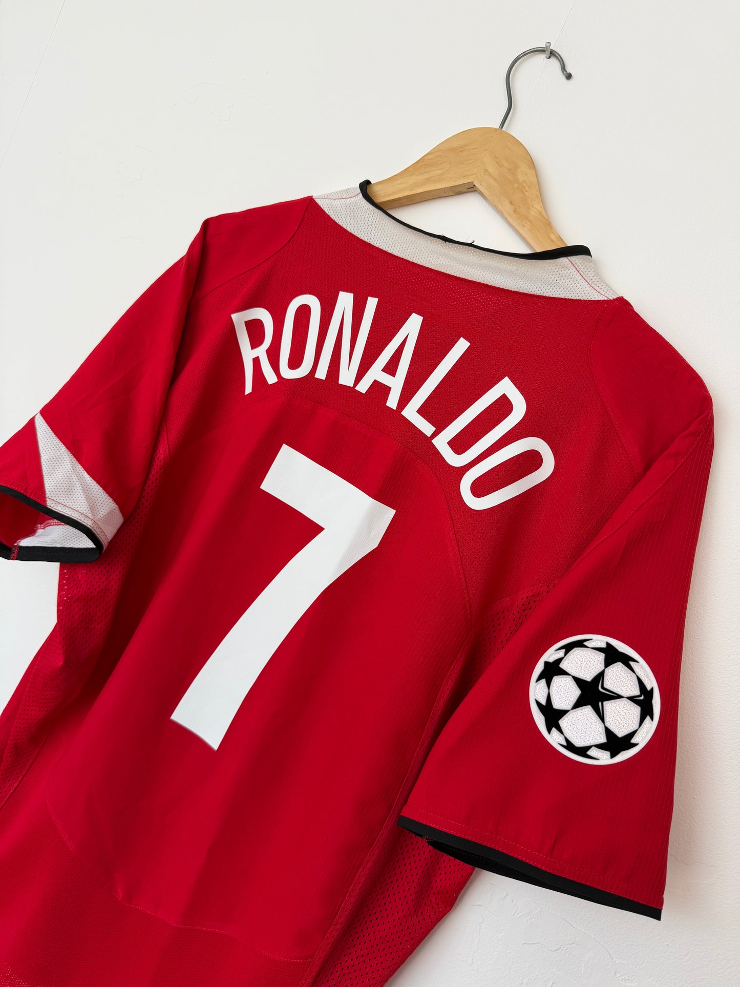 Cristiano Ronaldo Manchester United 2004-06 home football shirt (L)