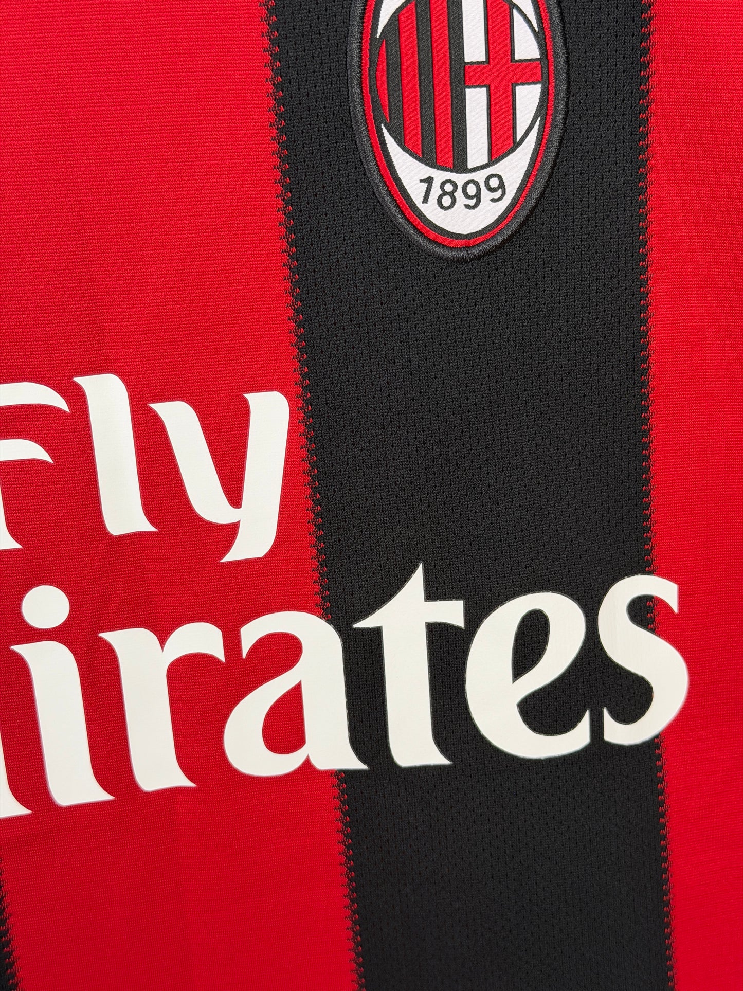 Zlatan Ibrahimovic AC Milan 2010-11 home football shirt (XL)