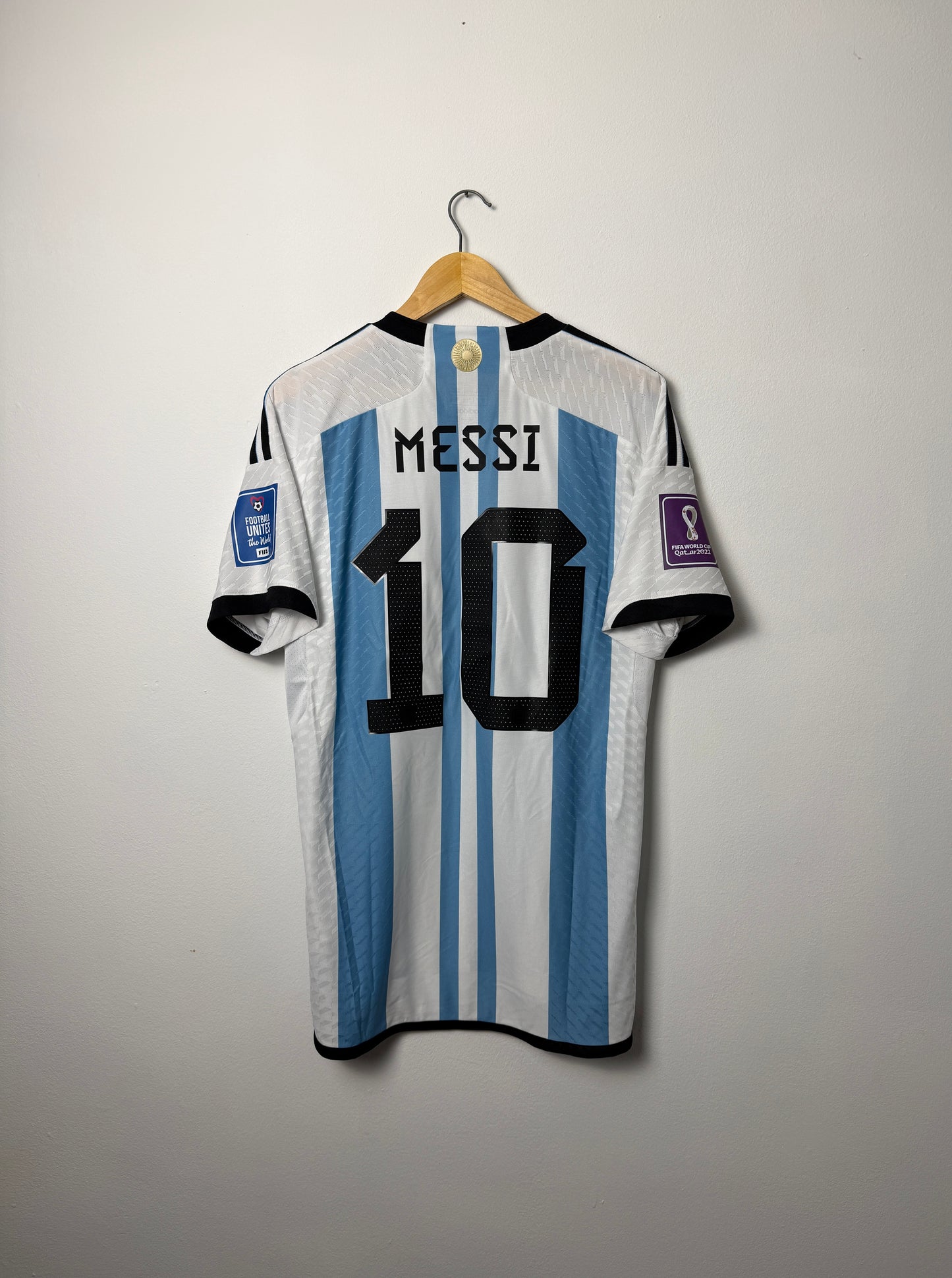 Lionel Messi Argentina 2022 home football shirt (L)