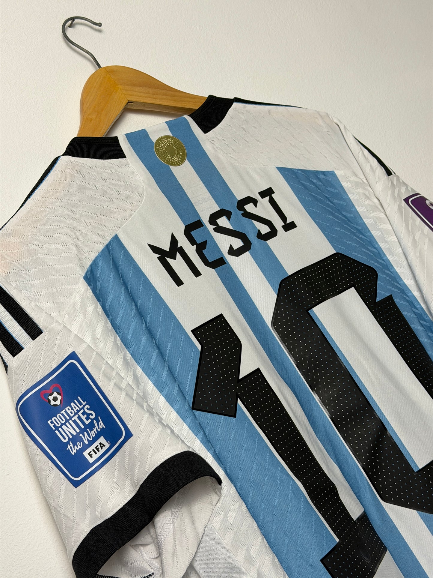 Lionel Messi Argentina 2022 home football shirt (L)