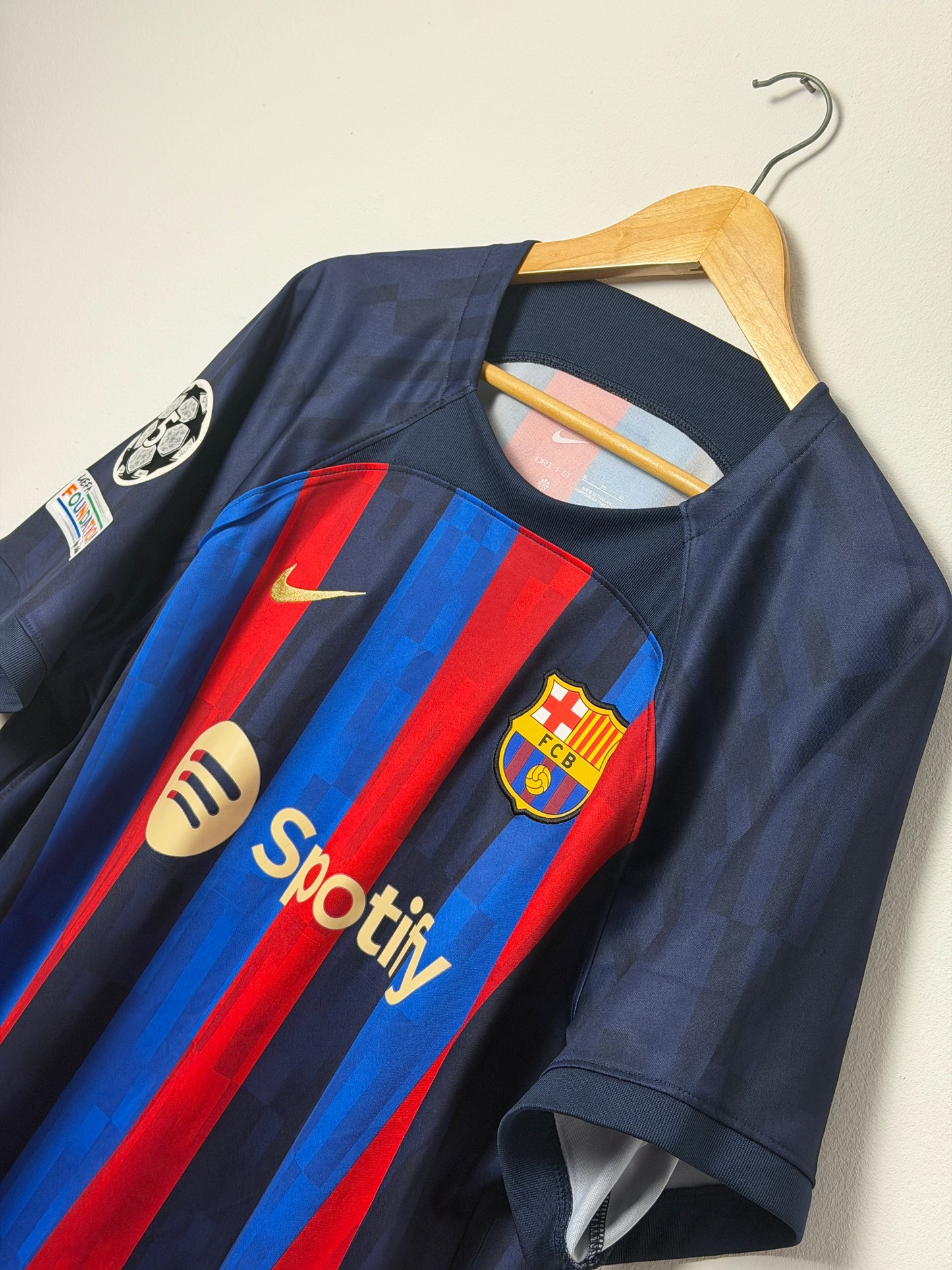 Robert Lewandowski FC Barcelona 2022-23 home football shirt (XL)