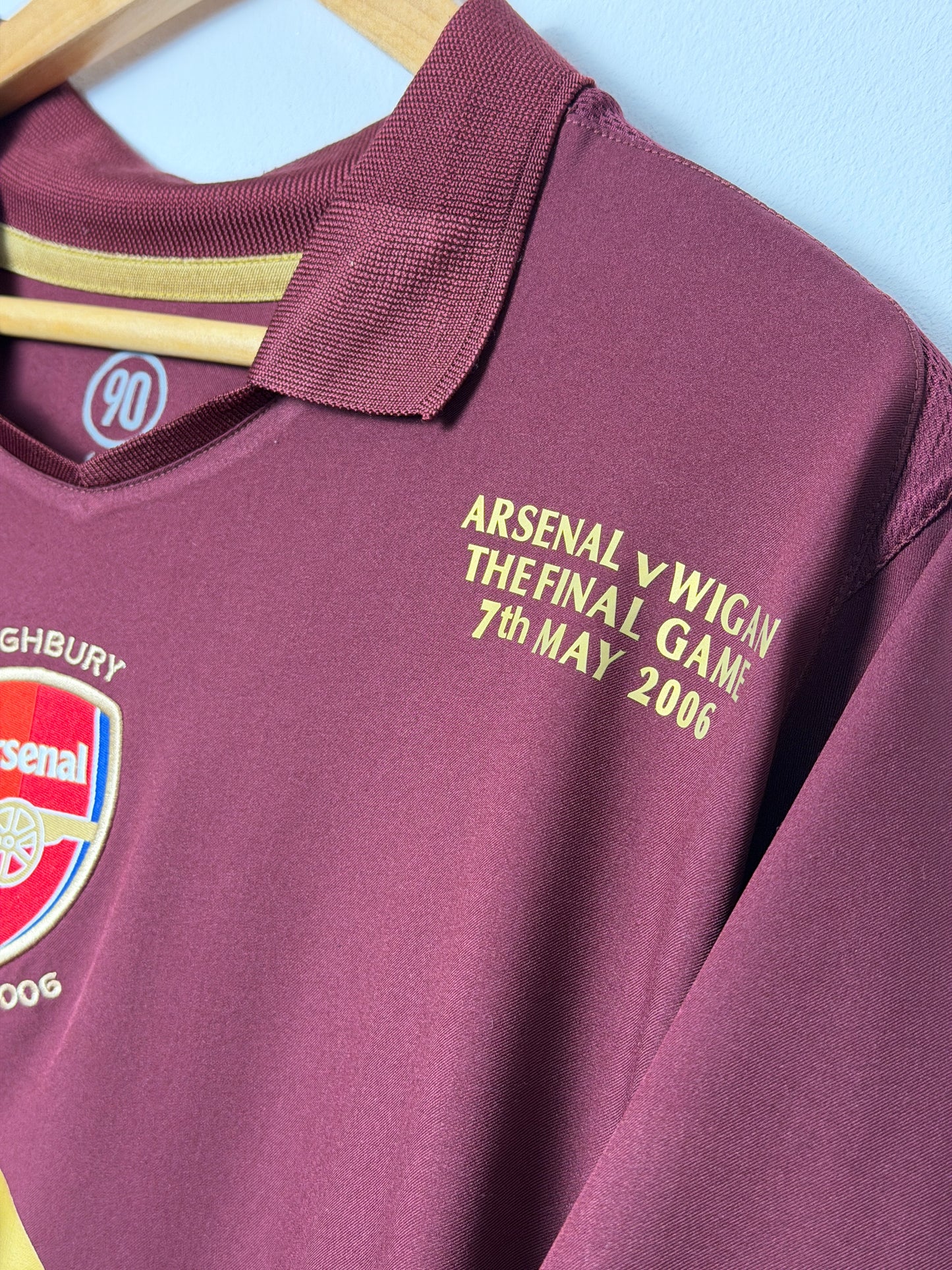 Thierry Henry Arsenal FC 2005-06 home football shirt (L)