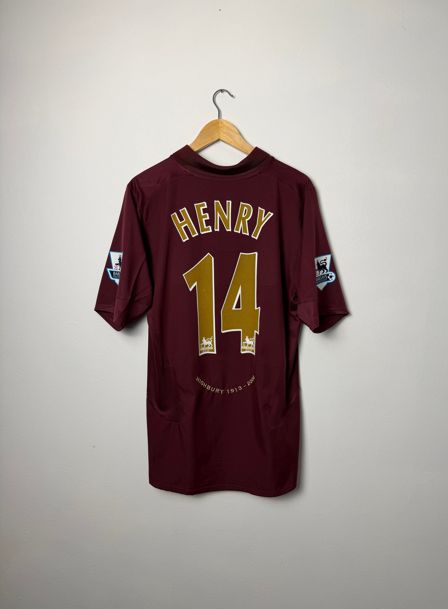 Thierry Henry Arsenal FC 2005-06 home football shirt (L)