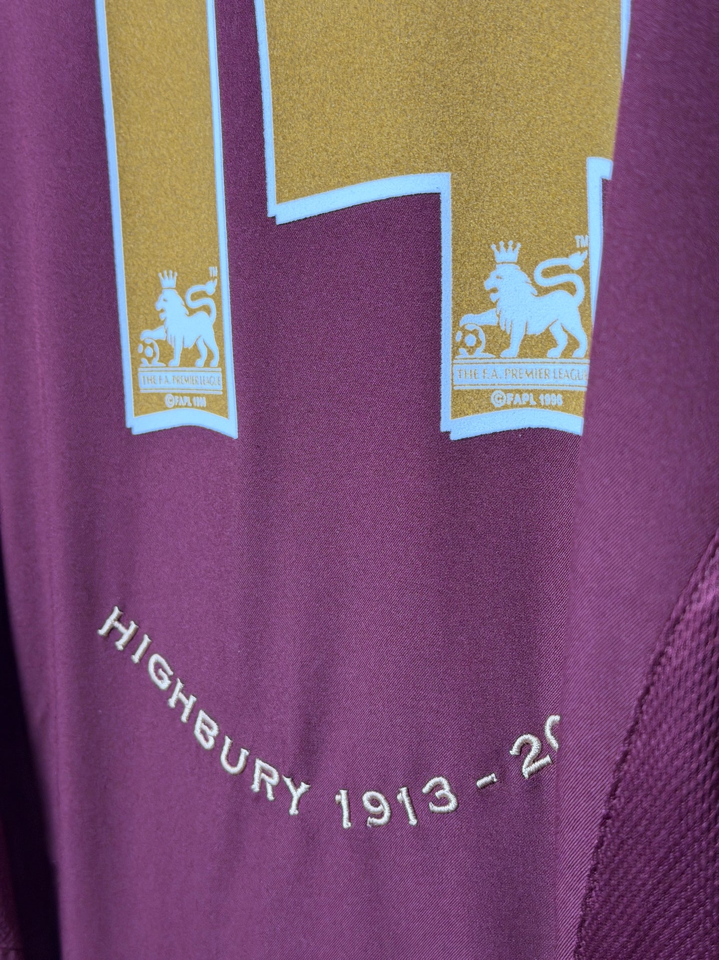 Thierry Henry Arsenal FC 2005-06 home football shirt (L)