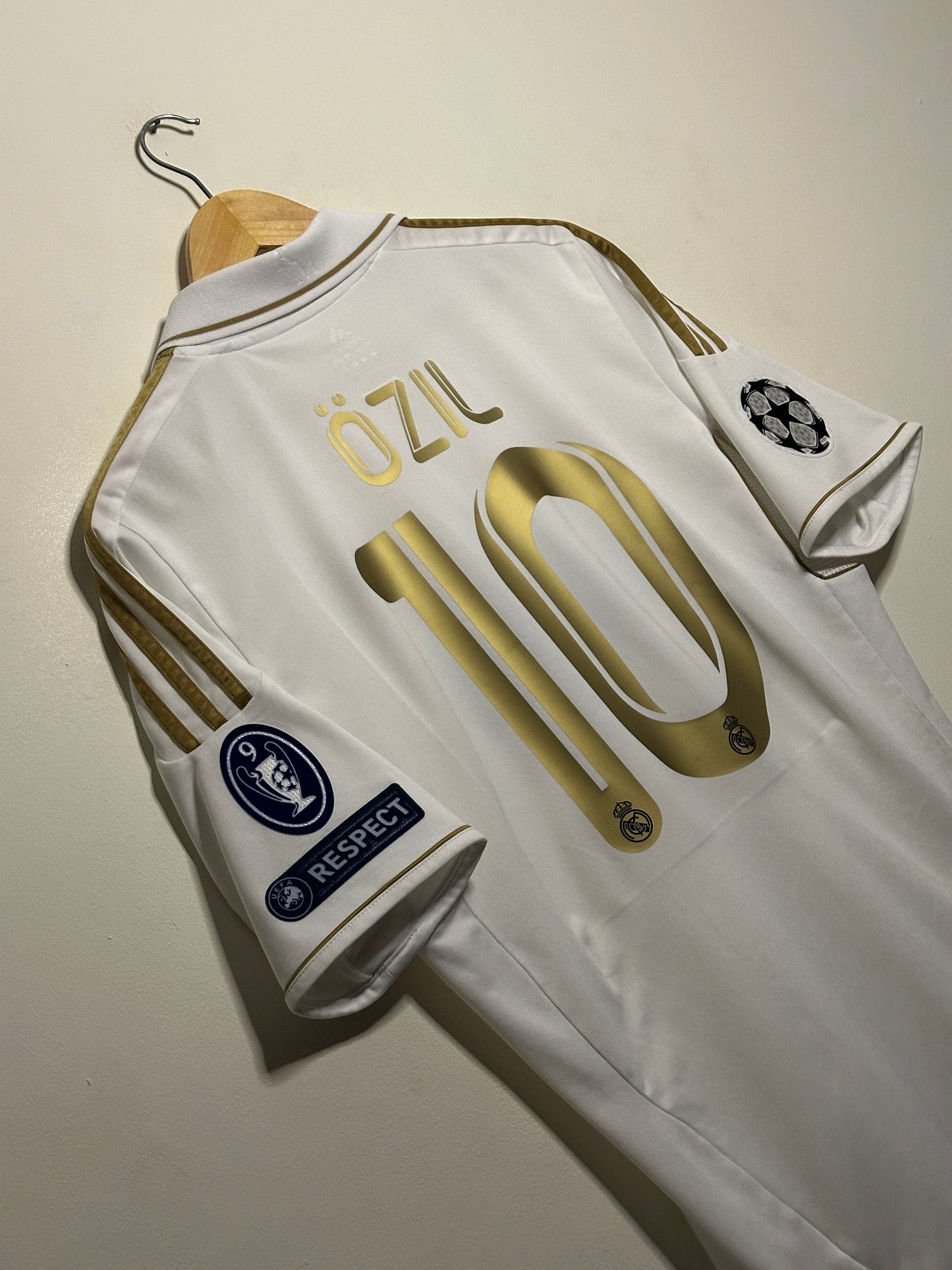 Mesut Ozil Real Madrid CF 2011-12 home football shirt (M)
