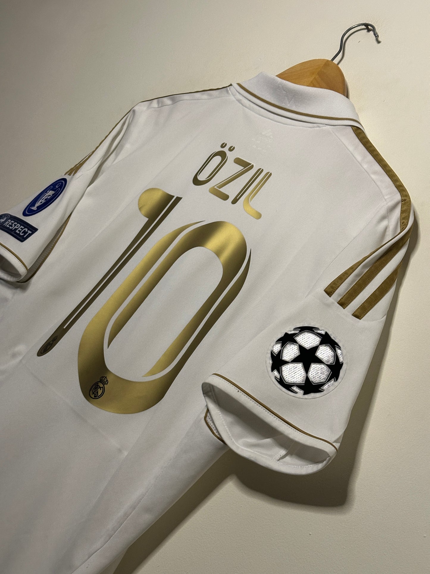 Mesut Ozil Real Madrid CF 2011-12 home football shirt (M)