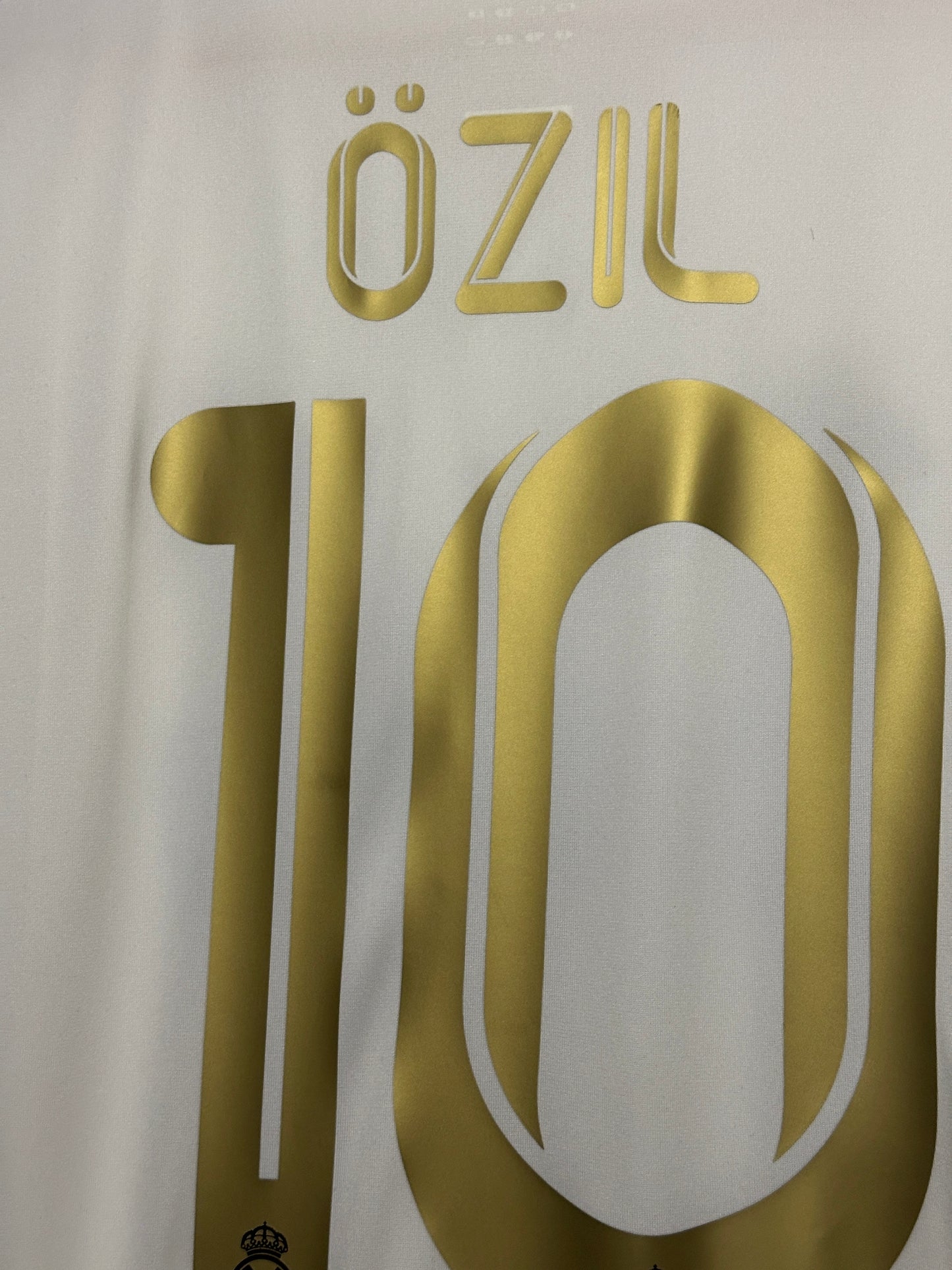 Mesut Ozil Real Madrid CF 2011-12 home football shirt (M)