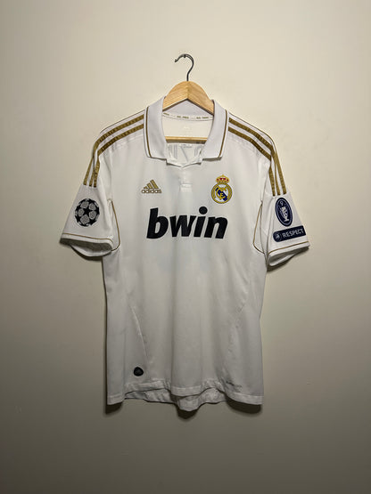 Mesut Ozil Real Madrid CF 2011-12 home football shirt (M)