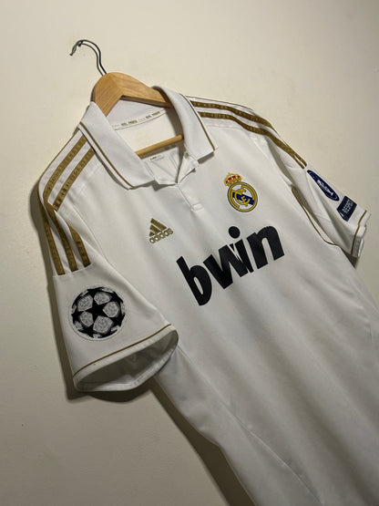 Mesut Ozil Real Madrid CF 2011-12 home football shirt (M)