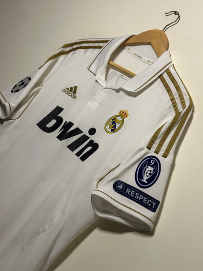 Mesut Ozil Real Madrid CF 2011-12 home football shirt (M)