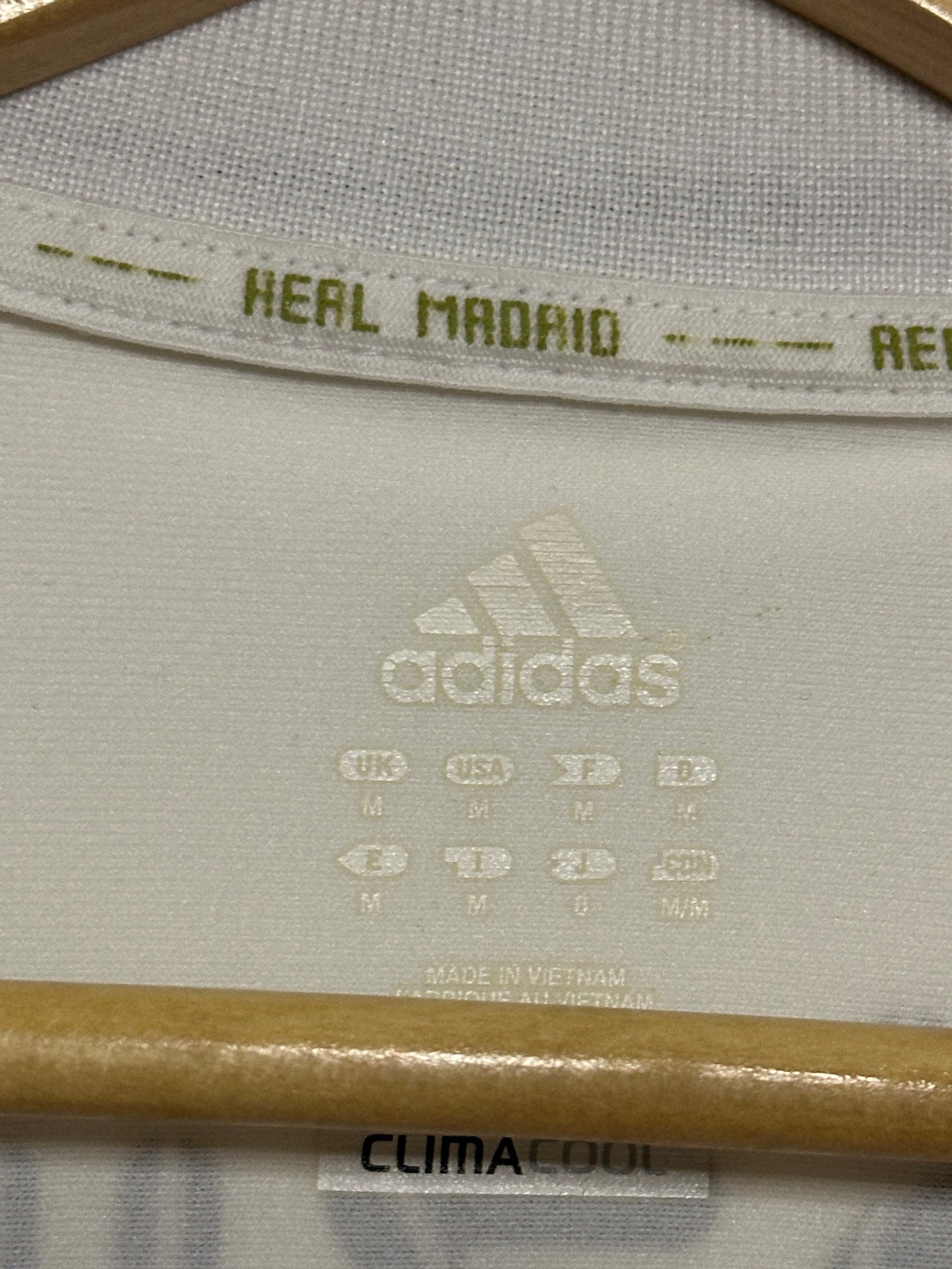 Mesut Ozil Real Madrid CF 2011-12 home football shirt (M)