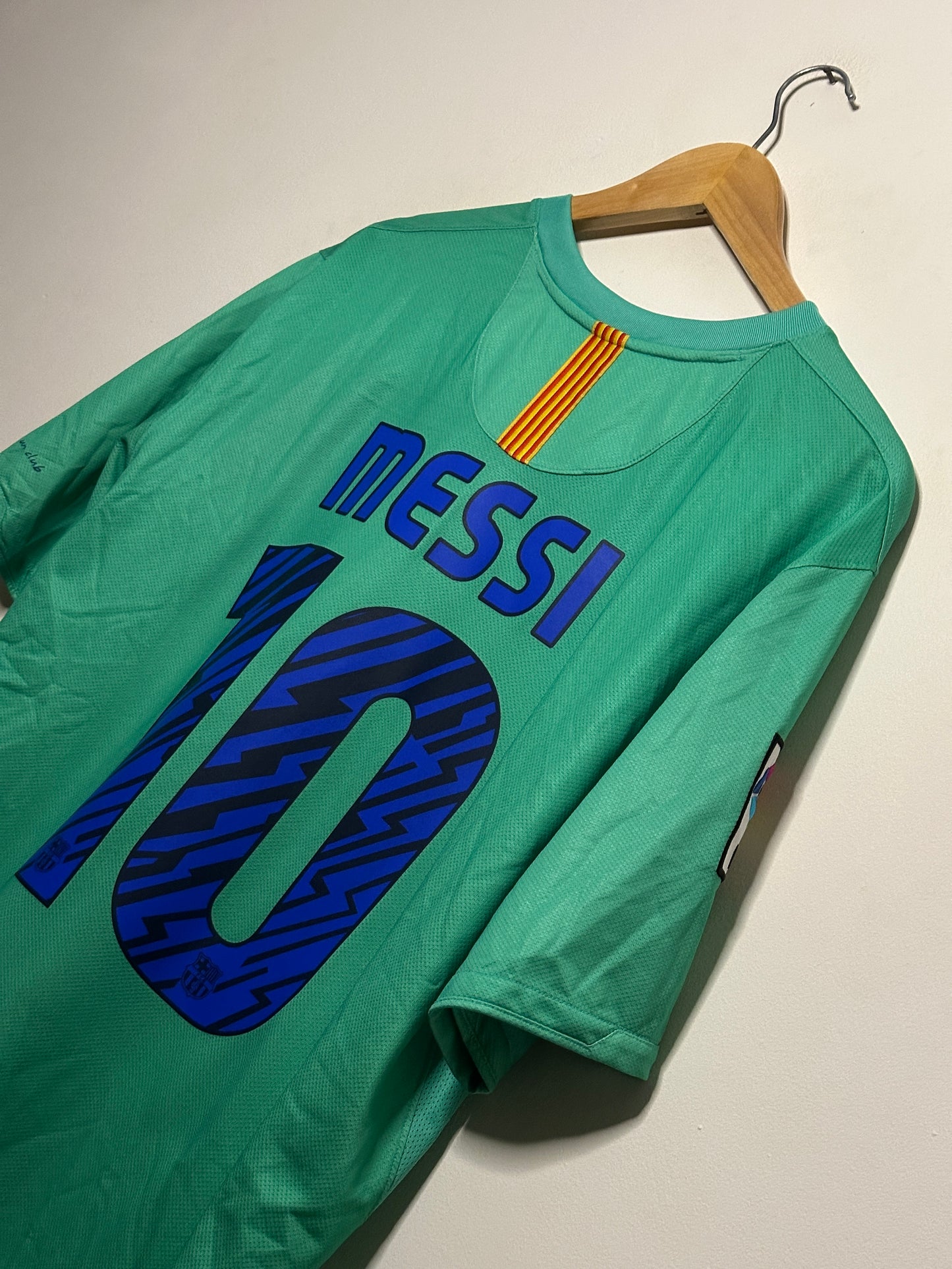Lionel Messi FC Barcelona 2010-11 away football shirt (XL)