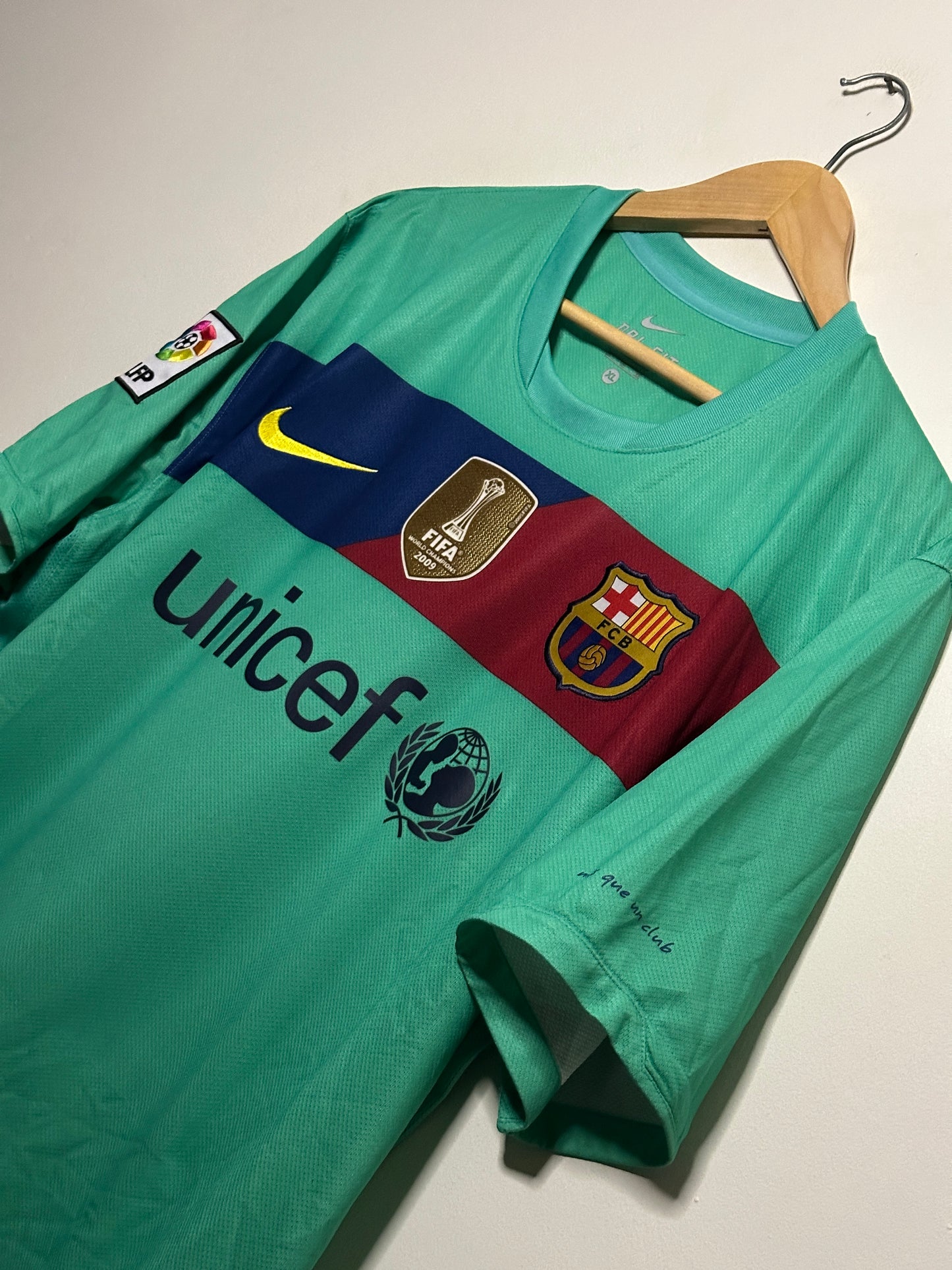 Lionel Messi FC Barcelona 2010-11 away football shirt (XL)