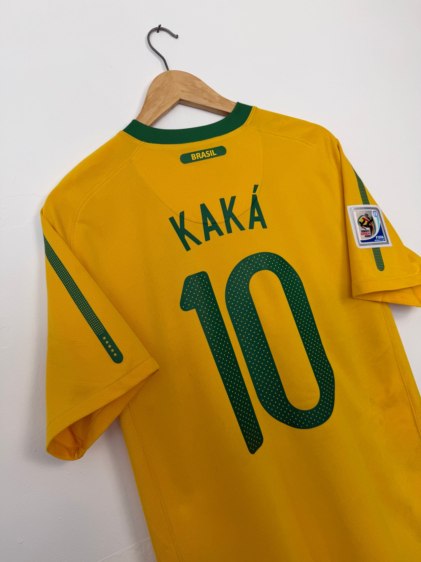 Kaka Brazil 2010 World Cup home football shirt (M)
