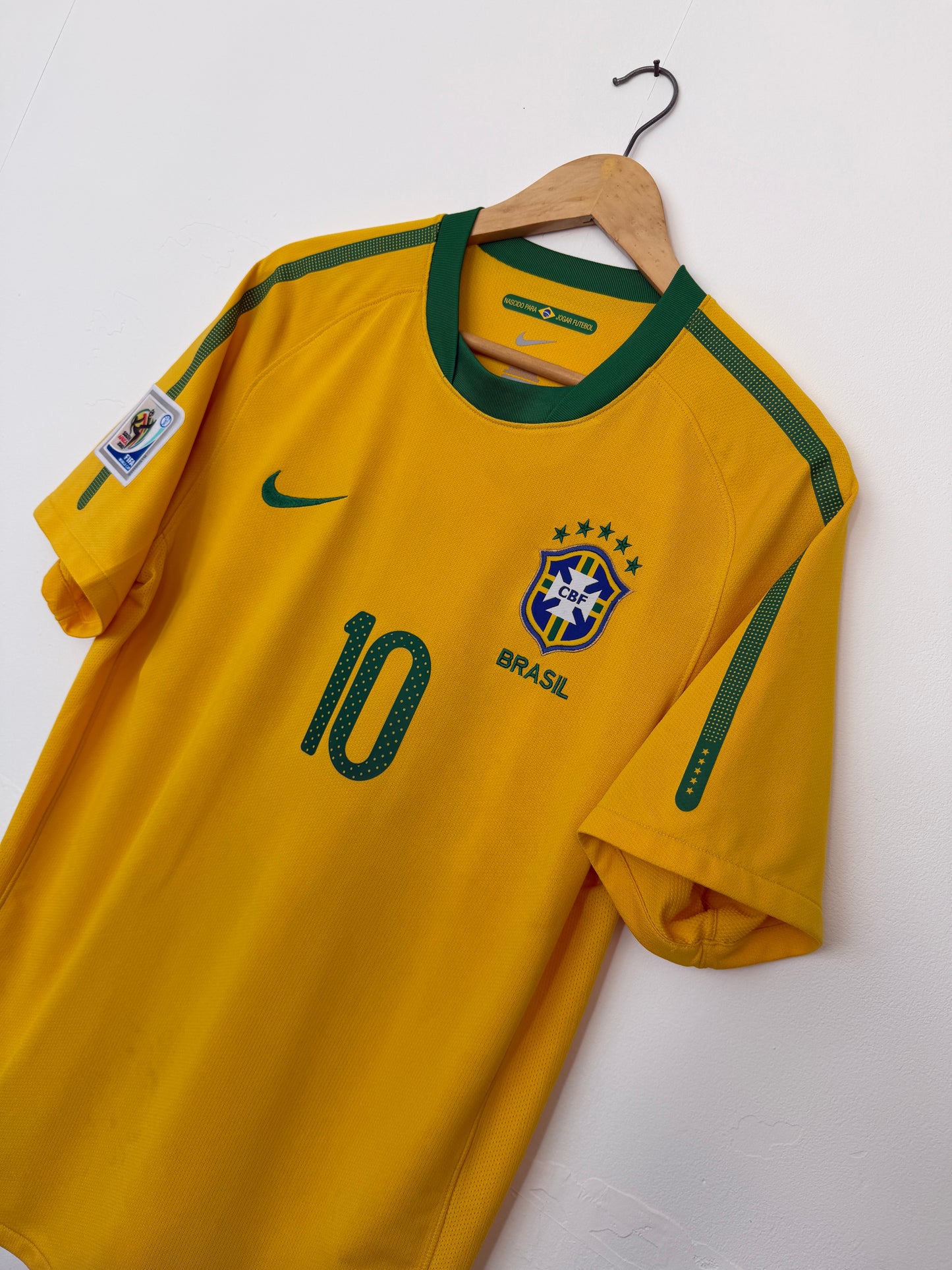Kaka Brazil 2010 World Cup home football shirt (M)