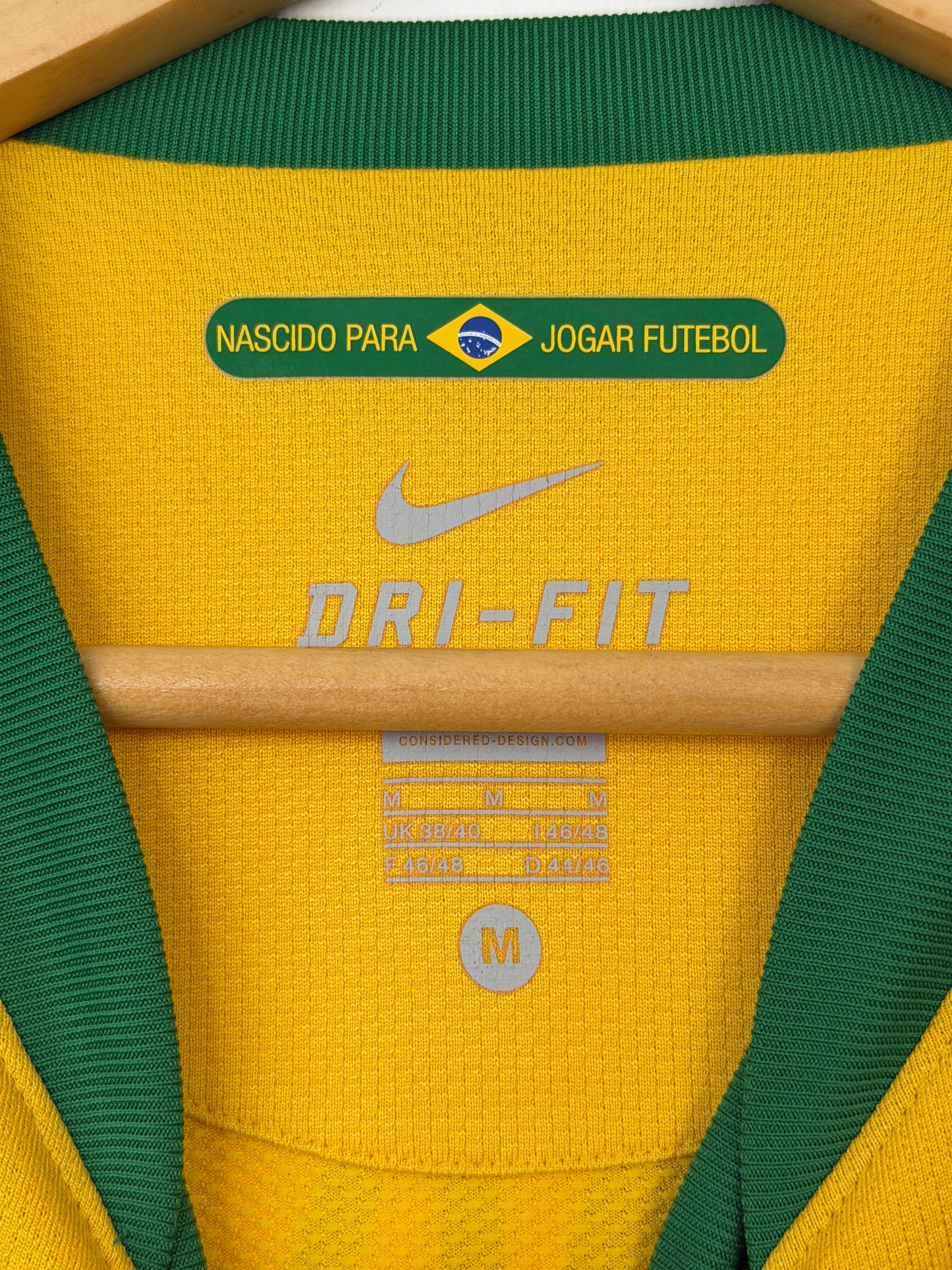 Kaka Brazil 2010 World Cup home football shirt (M)