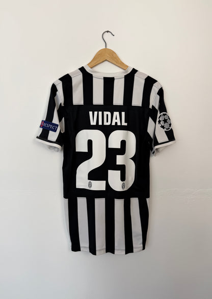 Arturo Vidal Juventus FC 2013-14 home football shirt (M)