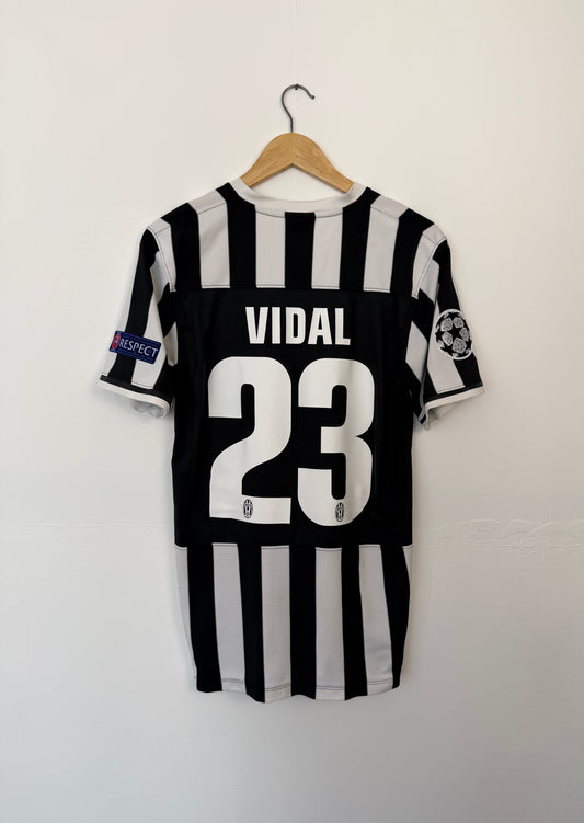Arturo Vidal Juventus FC 2013-14 home football shirt (M)