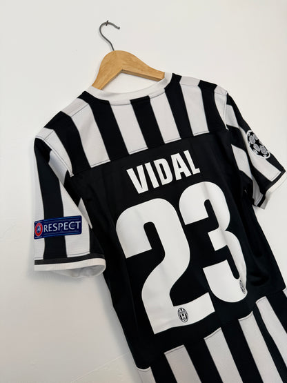 Arturo Vidal Juventus FC 2013-14 home football shirt (M)