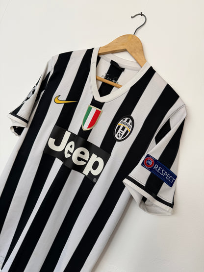 Arturo Vidal Juventus FC 2013-14 home football shirt (M)