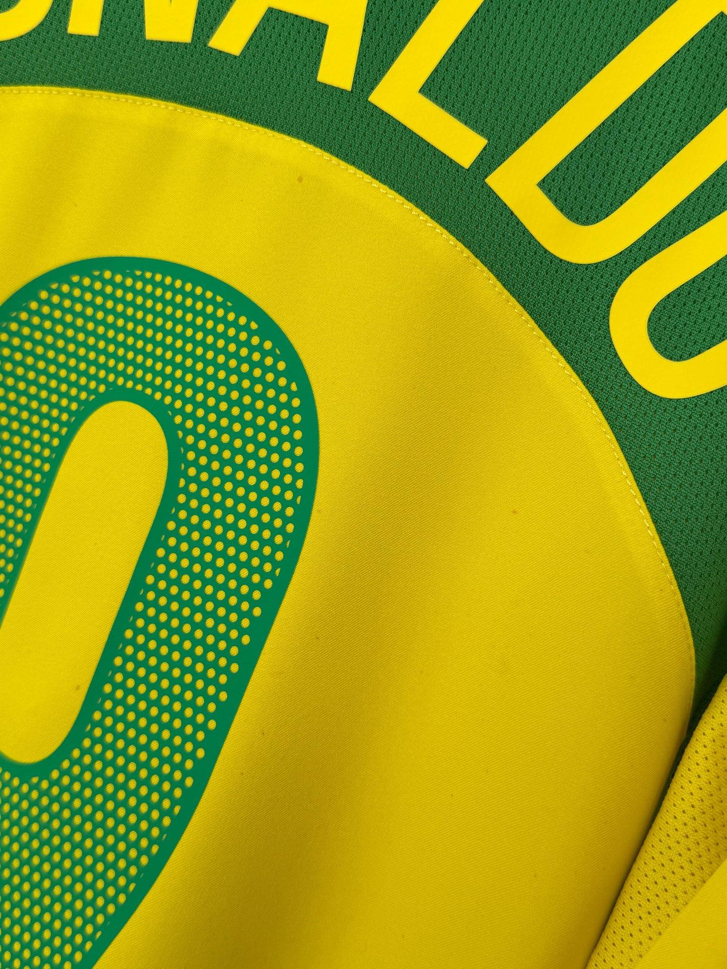 Ronaldo Brazil 2004 home football shirt (M)