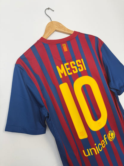 Lionel Messi FC Barcelona 2011-12 home football shirt (M)