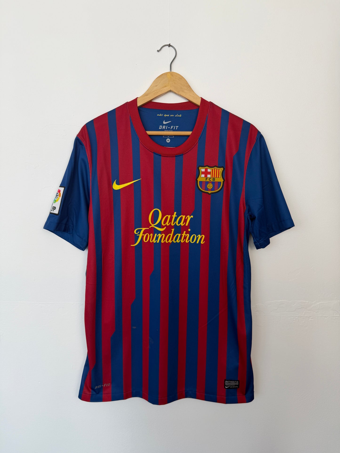 Lionel Messi FC Barcelona 2011-12 home football shirt (M)