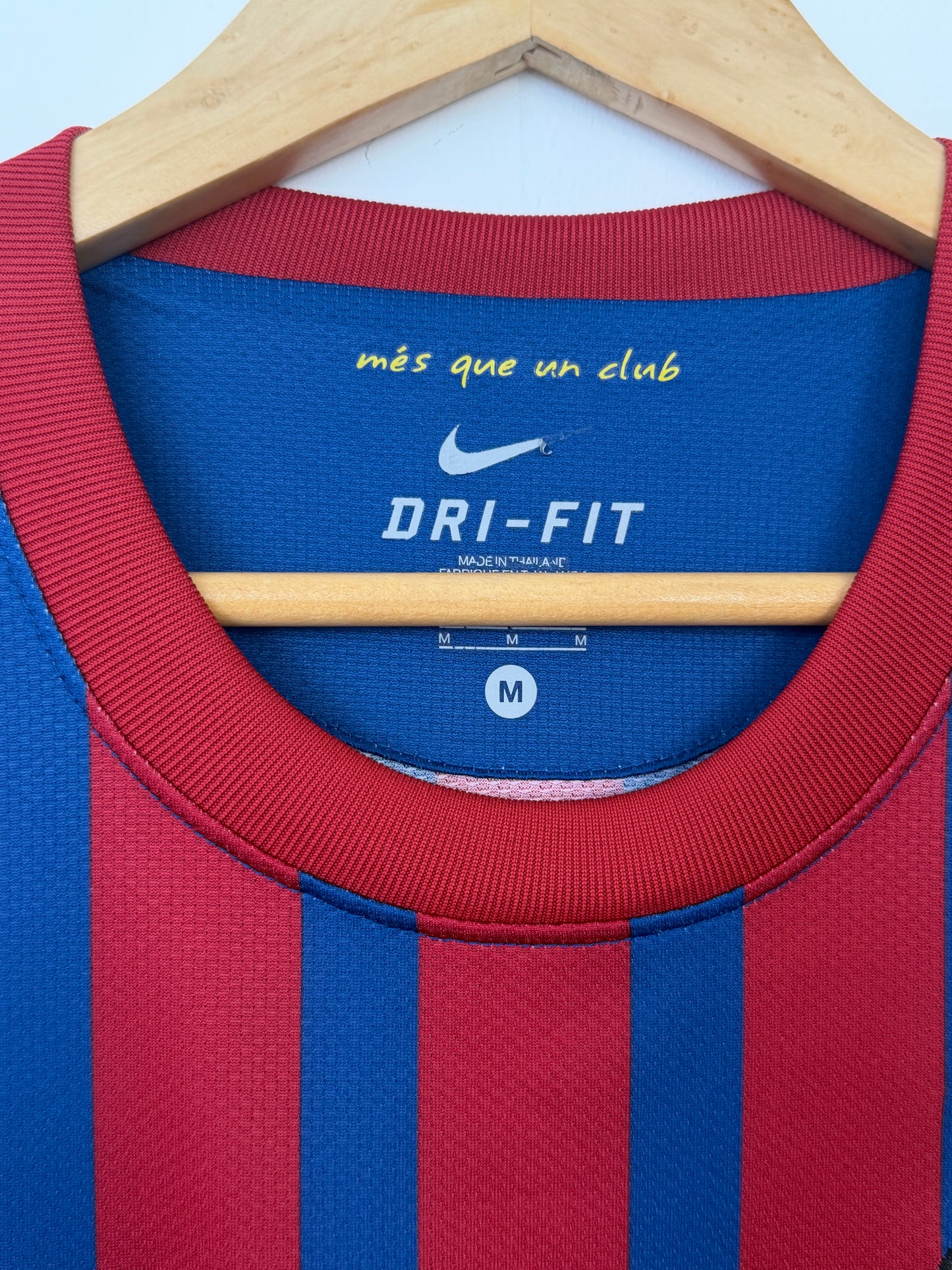 Lionel Messi FC Barcelona 2011-12 home football shirt (M)