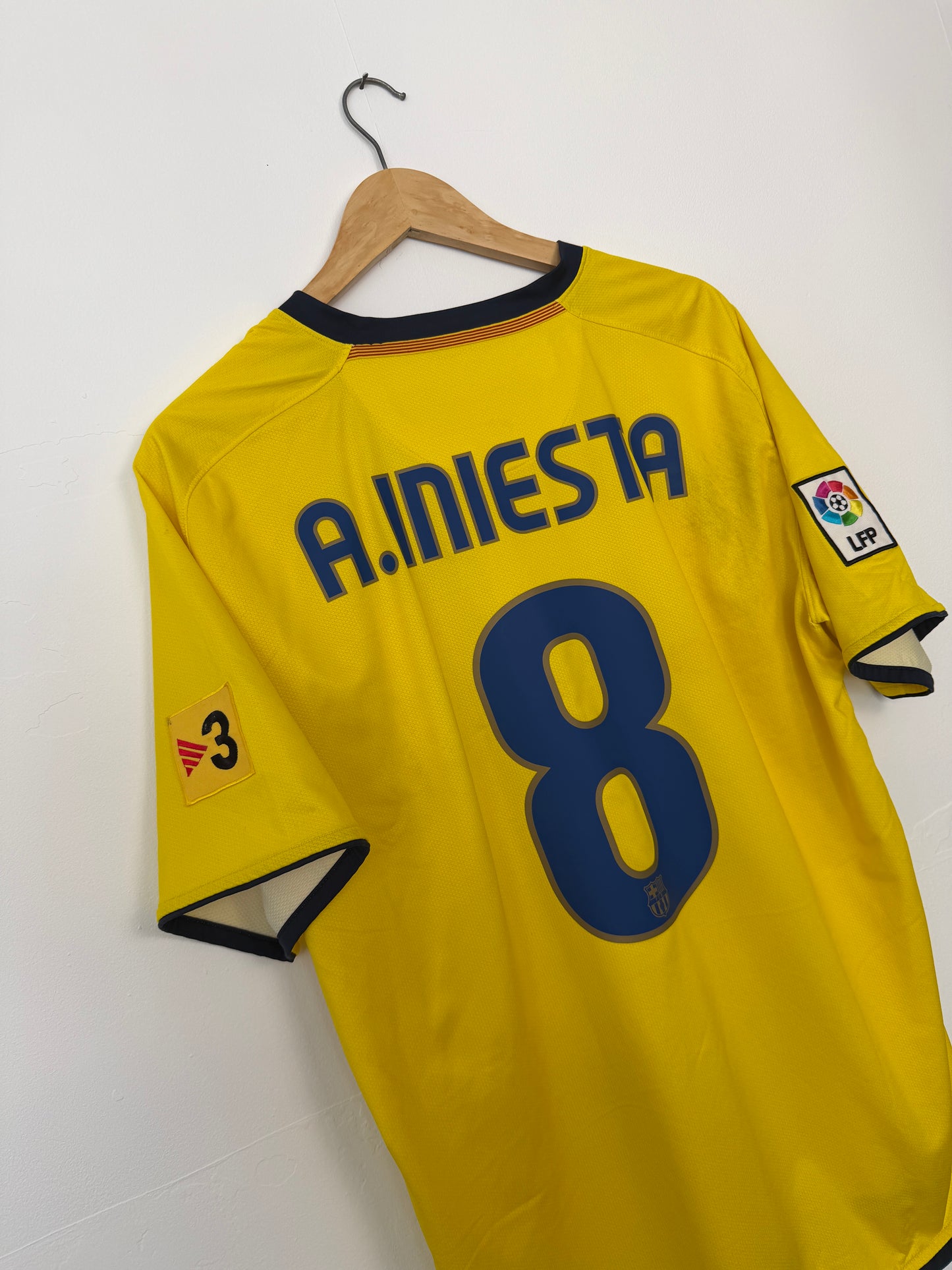 Andres Iniesta FC Barcelona 2008-09 away football shirt (L)