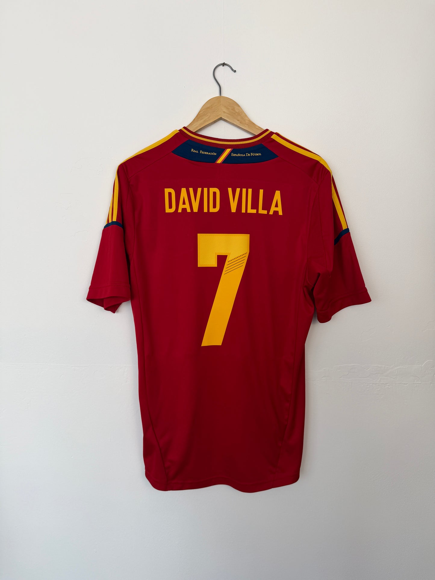 David Villa Spain 2012 home football shirt (L)