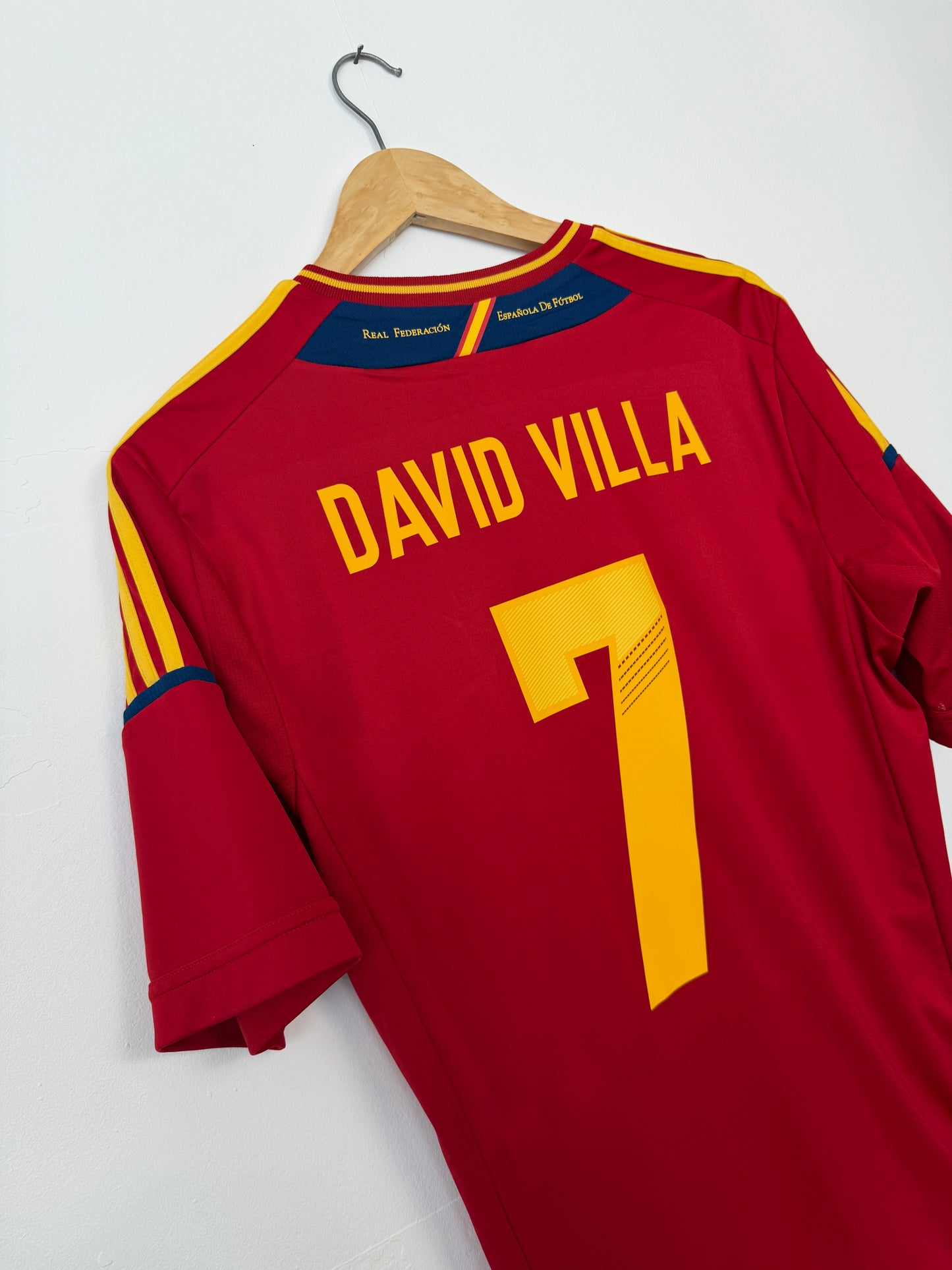 David Villa Spain 2012 home football shirt (L)