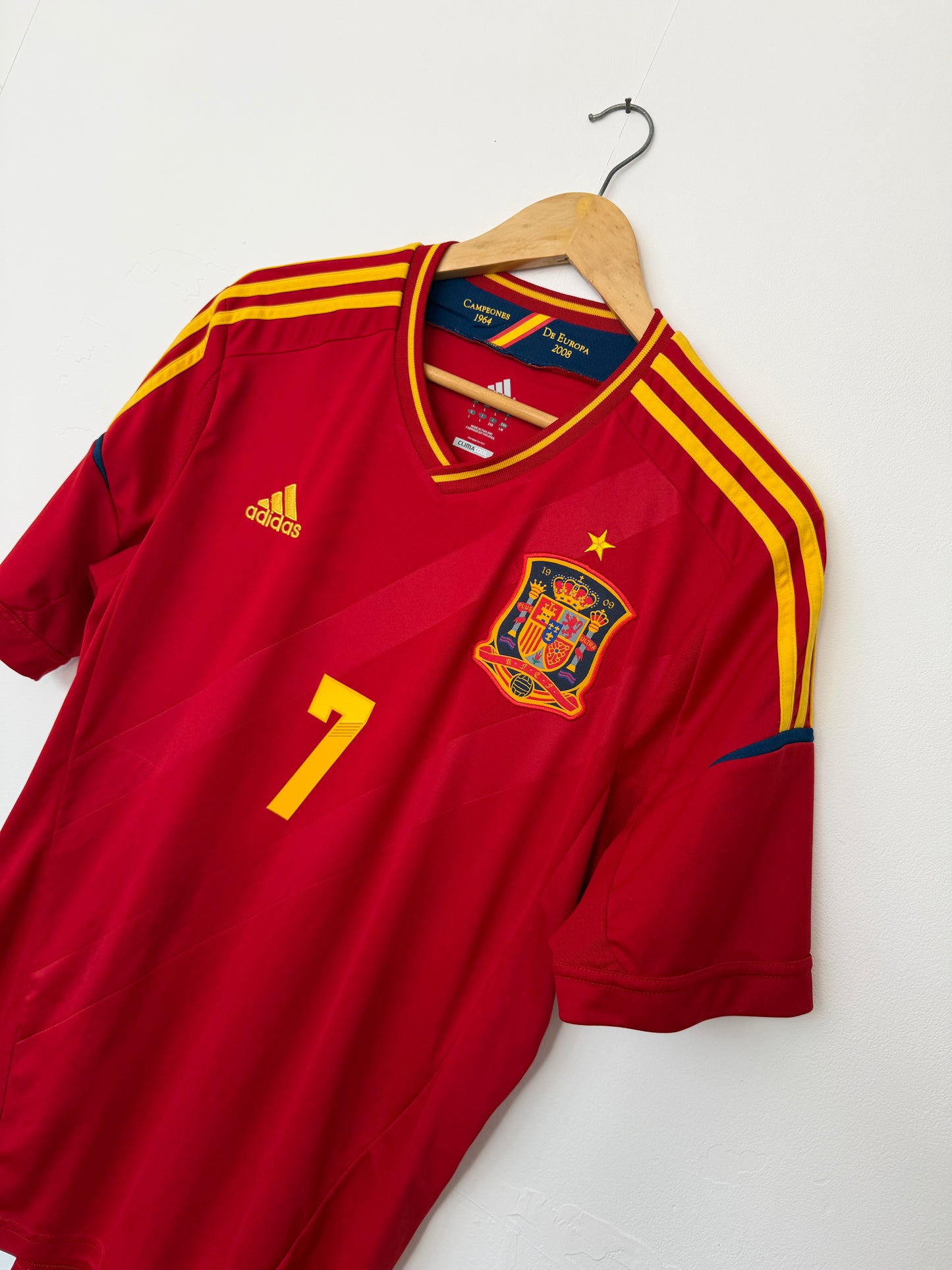 David Villa Spain 2012 home football shirt (L)