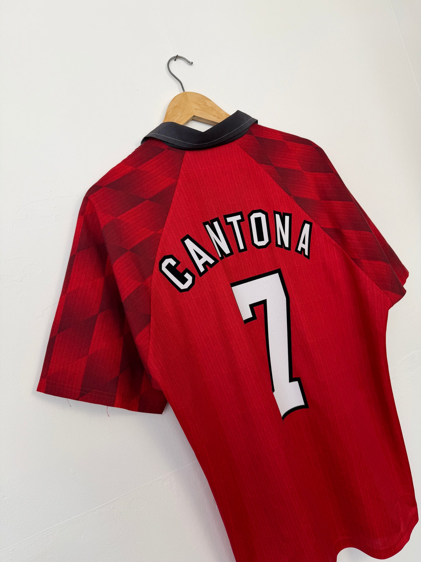 Eric Cantona Manchester United 1996-98 home football shirt (L)