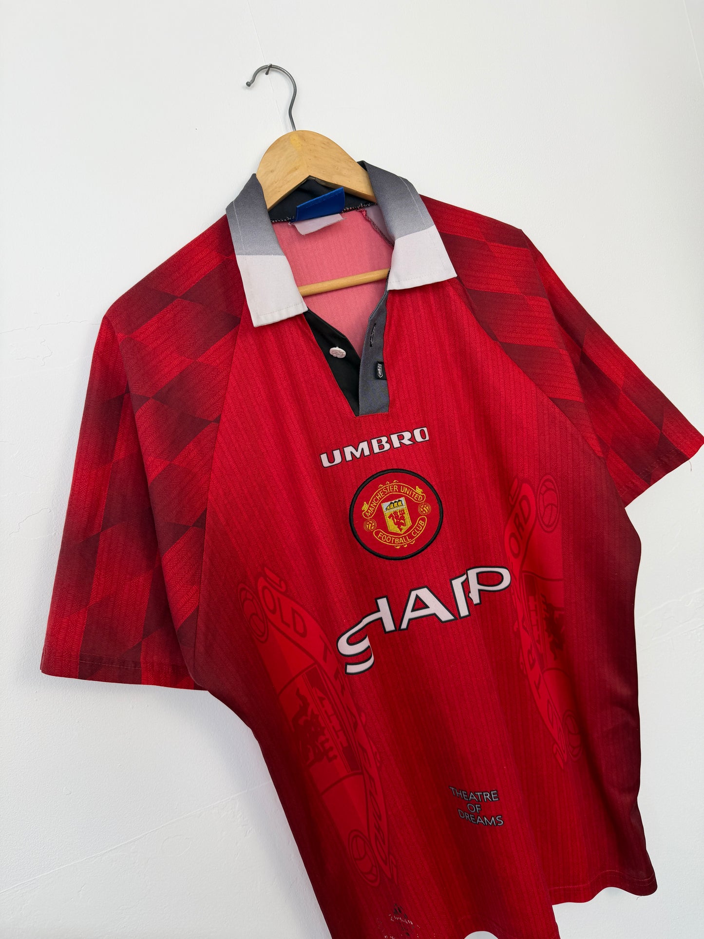 Eric Cantona Manchester United 1996-98 home football shirt (L)