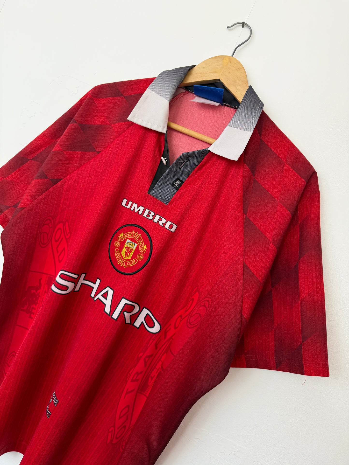 Eric Cantona Manchester United 1996-98 home football shirt (L)