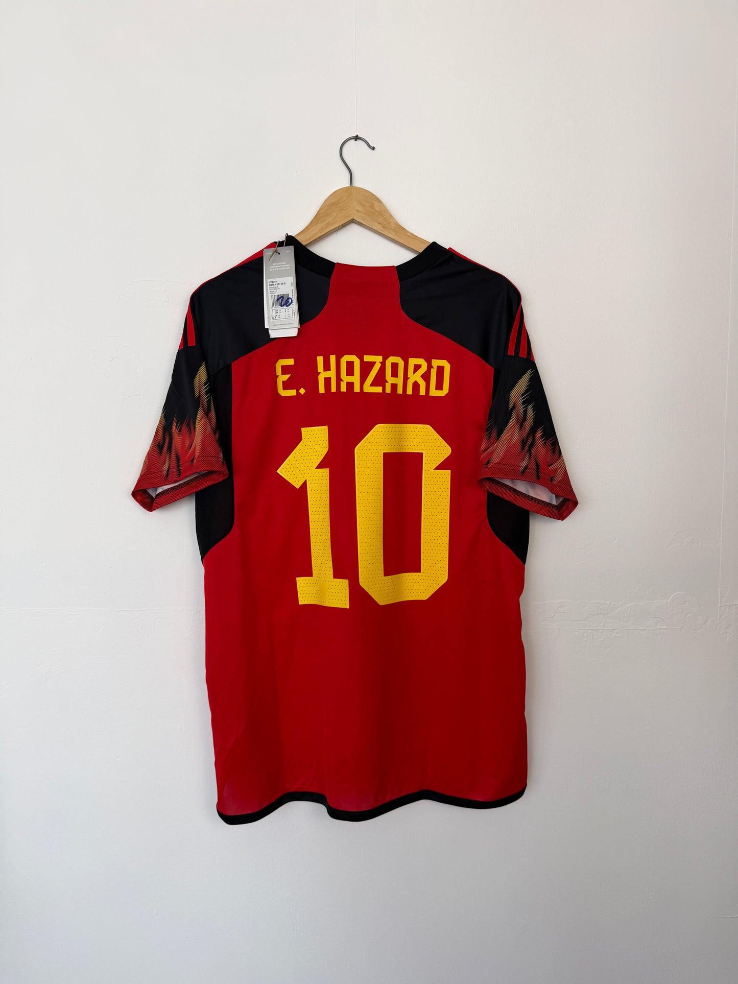Eden Hazard Belgium 2022 World Cup home football shirt (L)